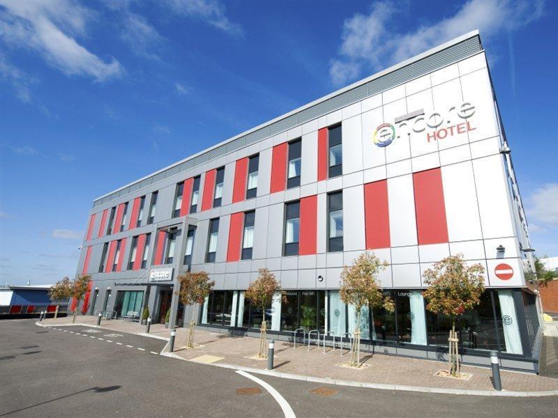 伦敦卢顿机场假日酒店&度假村 外观 照片
